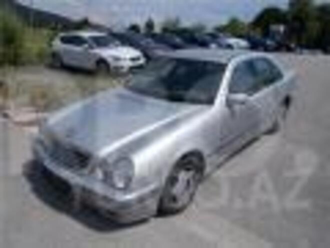 Mercedes E 270 1999, 200,000 km - 2.7 л - Bakı