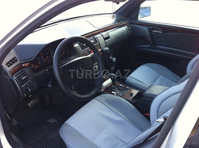 Mercedes E 220 1996, 167,544 km - 2.2 l - Bakı