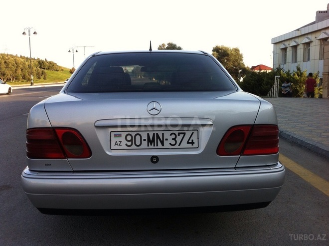 Mercedes E 220 1996, 167,544 km - 2.2 l - Bakı