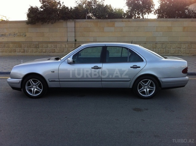 Mercedes E 220 1996, 167,544 km - 2.2 l - Bakı
