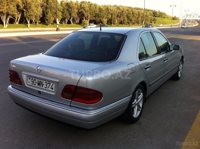 Mercedes E 220 1996, 167,544 km - 2.2 l - Bakı