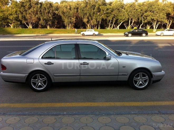 Mercedes E 220 1996, 167,544 km - 2.2 l - Bakı