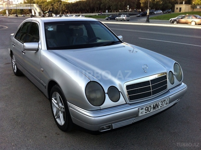Mercedes E 220 1996, 167,544 km - 2.2 l - Bakı