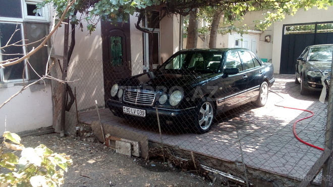 Mercedes E 280 1997, 180,400 km - 2.8 l - Bakı