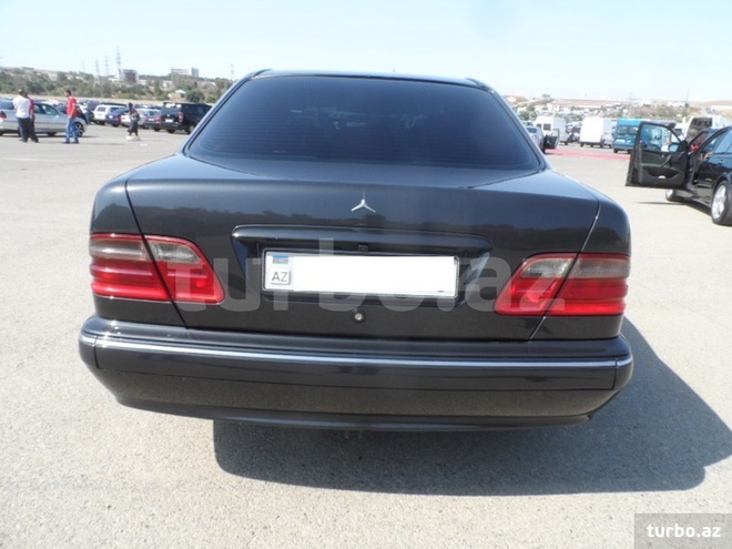 Mercedes E 220 2000, 245,000 km - 2.2 l - Bakı