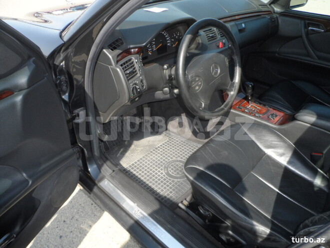 Mercedes E 220 2000, 245,000 km - 2.2 l - Bakı
