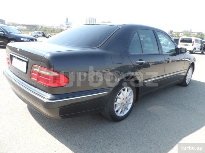 Mercedes E 220 2000, 245,000 km - 2.2 l - Bakı