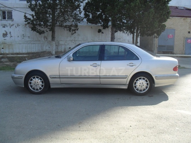 Mercedes E 220 2000, 265,000 km - 2.2 l - Bakı