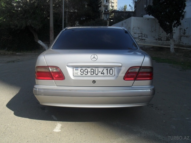Mercedes E 220 2000, 265,000 km - 2.2 l - Bakı