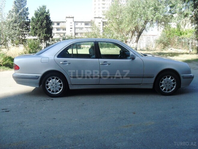Mercedes E 220 2000, 265,000 km - 2.2 l - Bakı