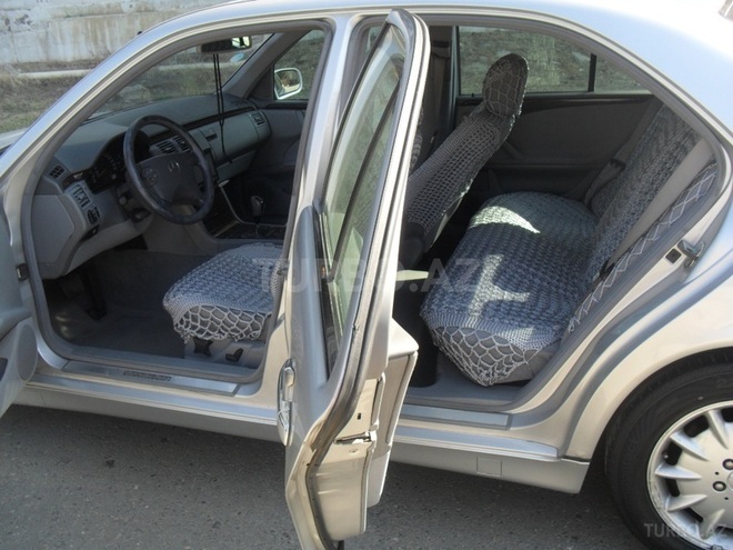 Mercedes E 220 2000, 265,000 km - 2.2 l - Bakı