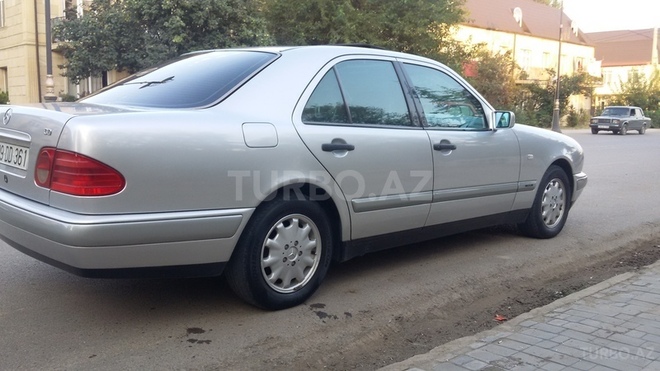Mercedes E 220 1999, 450,000 km - 2.2 l - Bakı