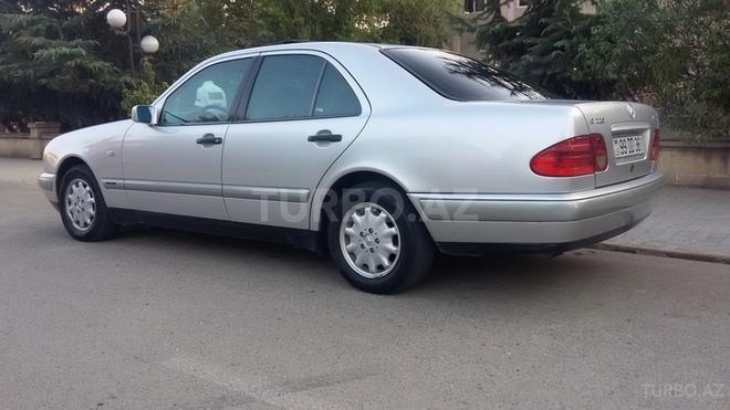 Mercedes E 220 1999, 450,000 km - 2.2 l - Bakı