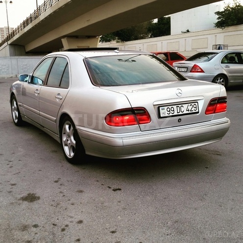 Mercedes E 270 2000, 250,000 km - 2.2 л - Bakı