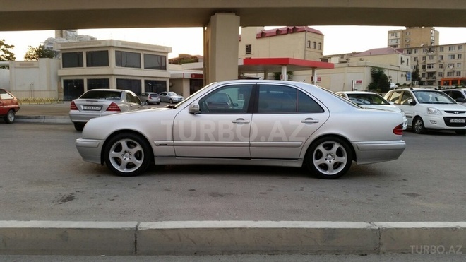 Mercedes E 270 2000, 250,000 km - 2.2 л - Bakı