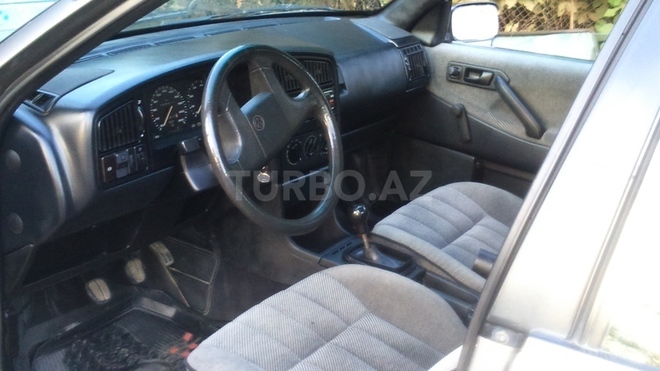 Volkswagen Passat 1989, 165,000 km - 1.8 l - Bakı