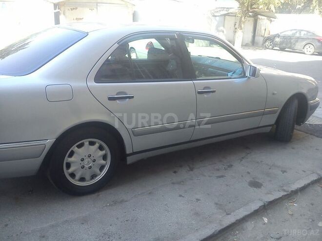 Mercedes E 200 1999, 175,321 km - 2.0 l - Bakı