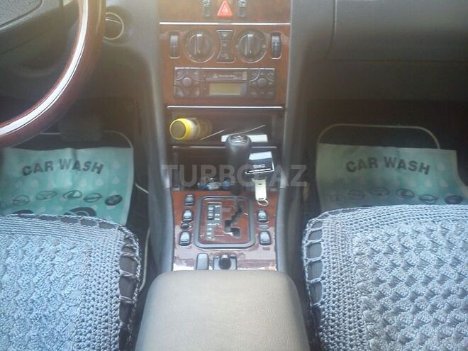 Mercedes E 200 1999, 175,321 km - 2.0 l - Bakı