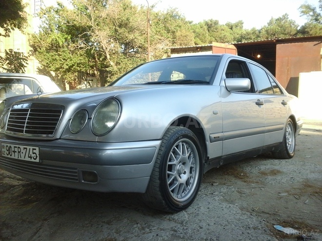 Mercedes E 220 1997, 350,000 km - 2.2 l - Bakı