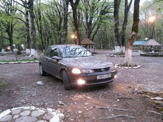 Opel Vectra 1998, 190,000 km - 2.0 l - Bakı