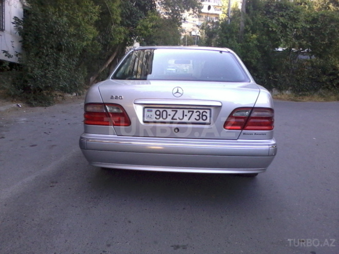 Mercedes E 220 2000, 220,000 km - 2.2 л - Bakı