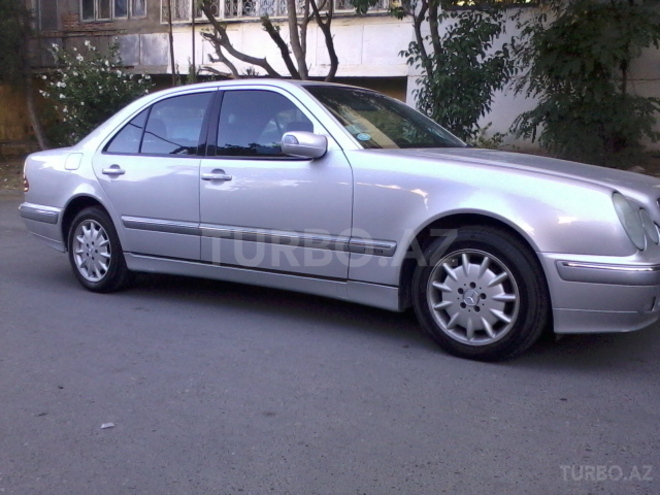 Mercedes E 220 2000, 220,000 km - 2.2 л - Bakı