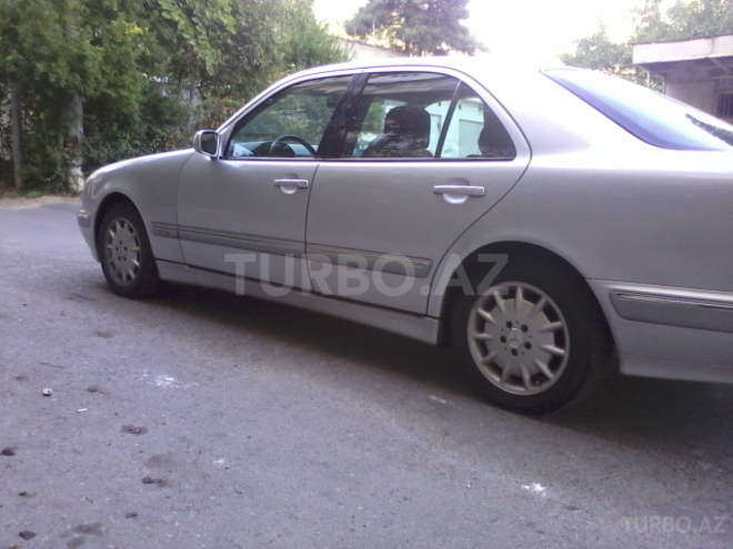 Mercedes E 220 2000, 220,000 km - 2.2 л - Bakı