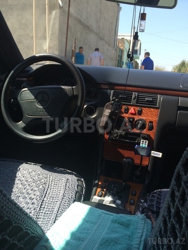 Mercedes E 200 1997, 230,000 km - 2.0 l - Bakı