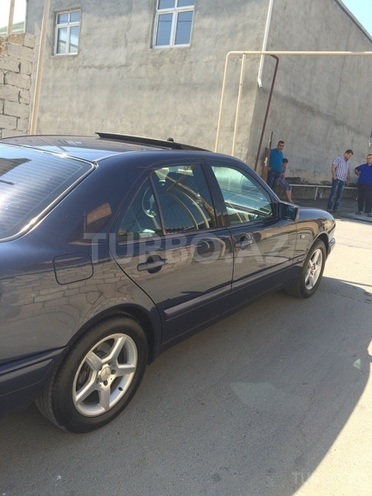 Mercedes E 200 1997, 230,000 km - 2.0 l - Bakı