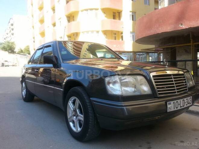 Mercedes E 220 1993, 196,000 km - 2.2 л - Bakı