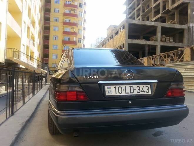 Mercedes E 220 1993, 196,000 km - 2.2 л - Bakı