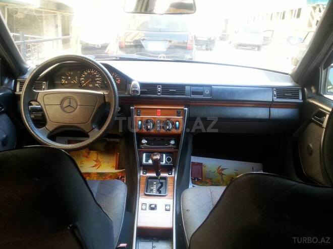 Mercedes E 220 1993, 196,000 km - 2.2 л - Bakı