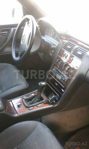 Mercedes E 200 1995, 256,000 km - 2.0 l - Bakı
