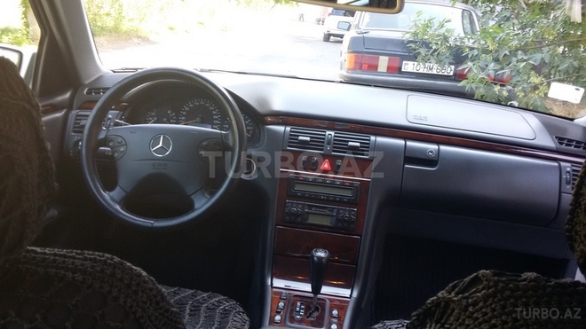 Mercedes E 240 1999, 142,481 km - 2.4 l - Bakı