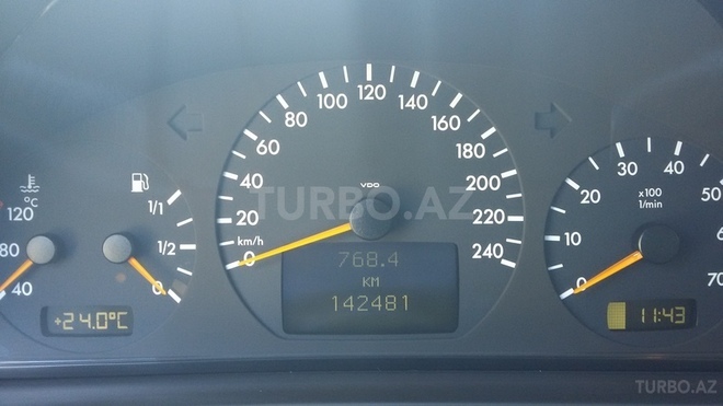 Mercedes E 240 1999, 142,481 km - 2.4 l - Bakı