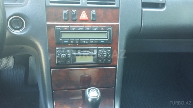 Mercedes E 240 1999, 142,481 km - 2.4 l - Bakı