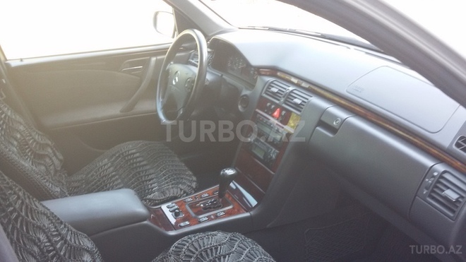 Mercedes E 240 1999, 142,481 km - 2.4 l - Bakı