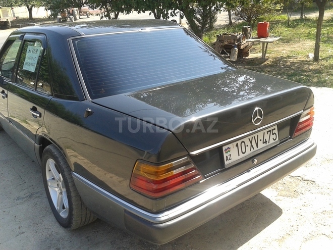 Mercedes E 250 1990, 195,000 km - 2.5 l - Bakı