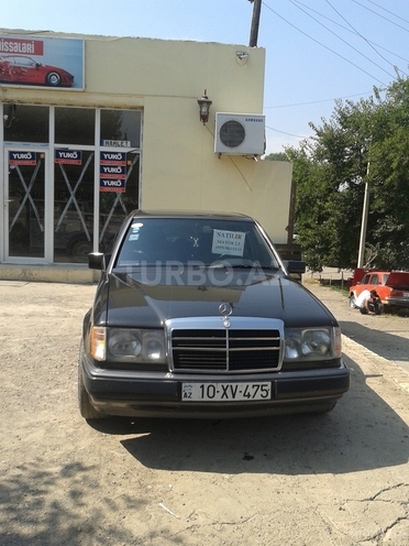 Mercedes E 250 1990, 195,000 km - 2.5 l - Bakı