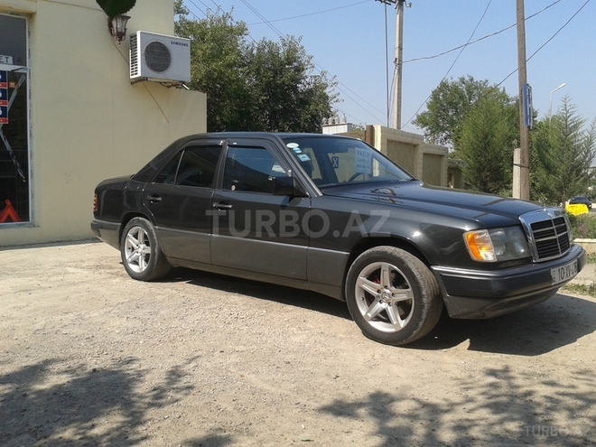 Mercedes E 250 1990, 195,000 km - 2.5 l - Bakı
