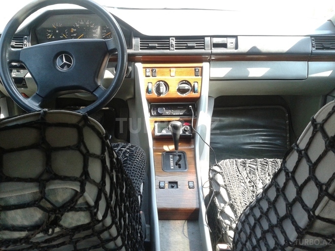Mercedes E 250 1990, 195,000 km - 2.5 l - Bakı