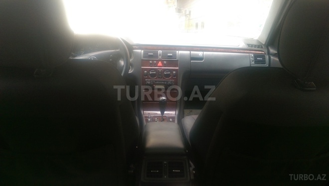 Mercedes E 220 2001, 230,000 km - 2.2 l - Bakı