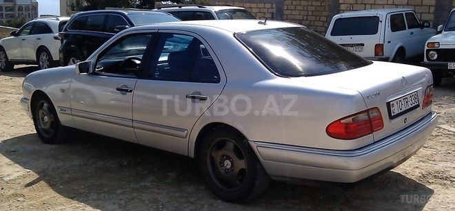 Mercedes E 240 1997, 268,030 km - 2.4 l - Bakı