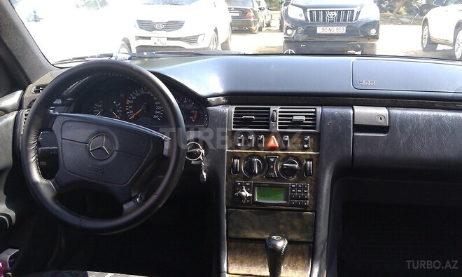 Mercedes E 240 1997, 268,030 km - 2.4 l - Bakı