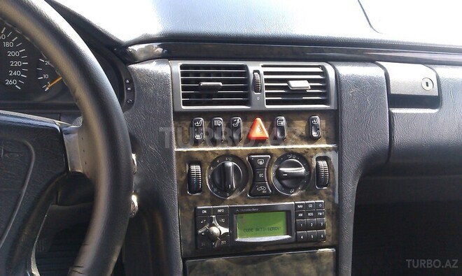 Mercedes E 240 1997, 268,030 km - 2.4 l - Bakı
