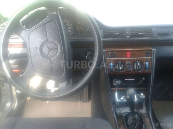 Mercedes E 250 1994, 255,000 km - 2.5 л - Bakı