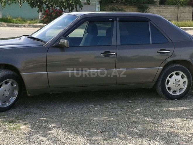 Mercedes E 250 1994, 255,000 km - 2.5 л - Bakı