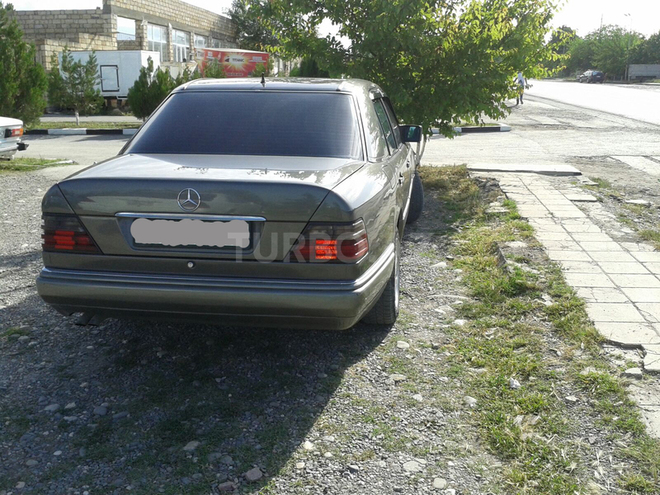Mercedes E 250 1994, 255,000 km - 2.5 л - Bakı