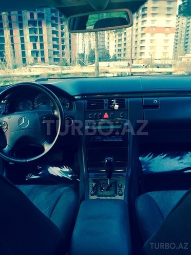 Mercedes E 240 2000, 210,000 km - 2.4 l - Bakı