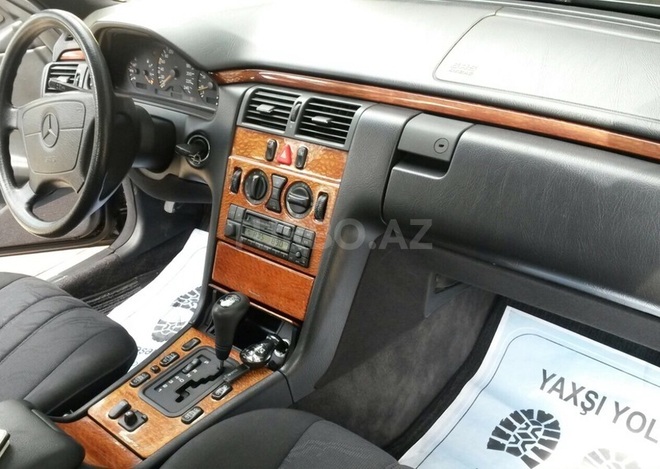 Mercedes E 230 1997, 235,000 km - 2.3 l - Bakı